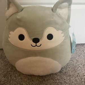Oakley 8 in Squishmallow